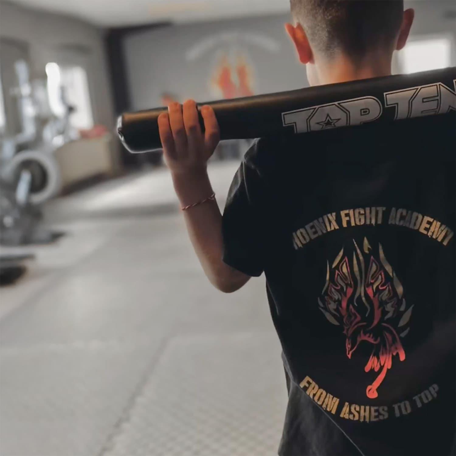 Junge beim Kampfsport Training